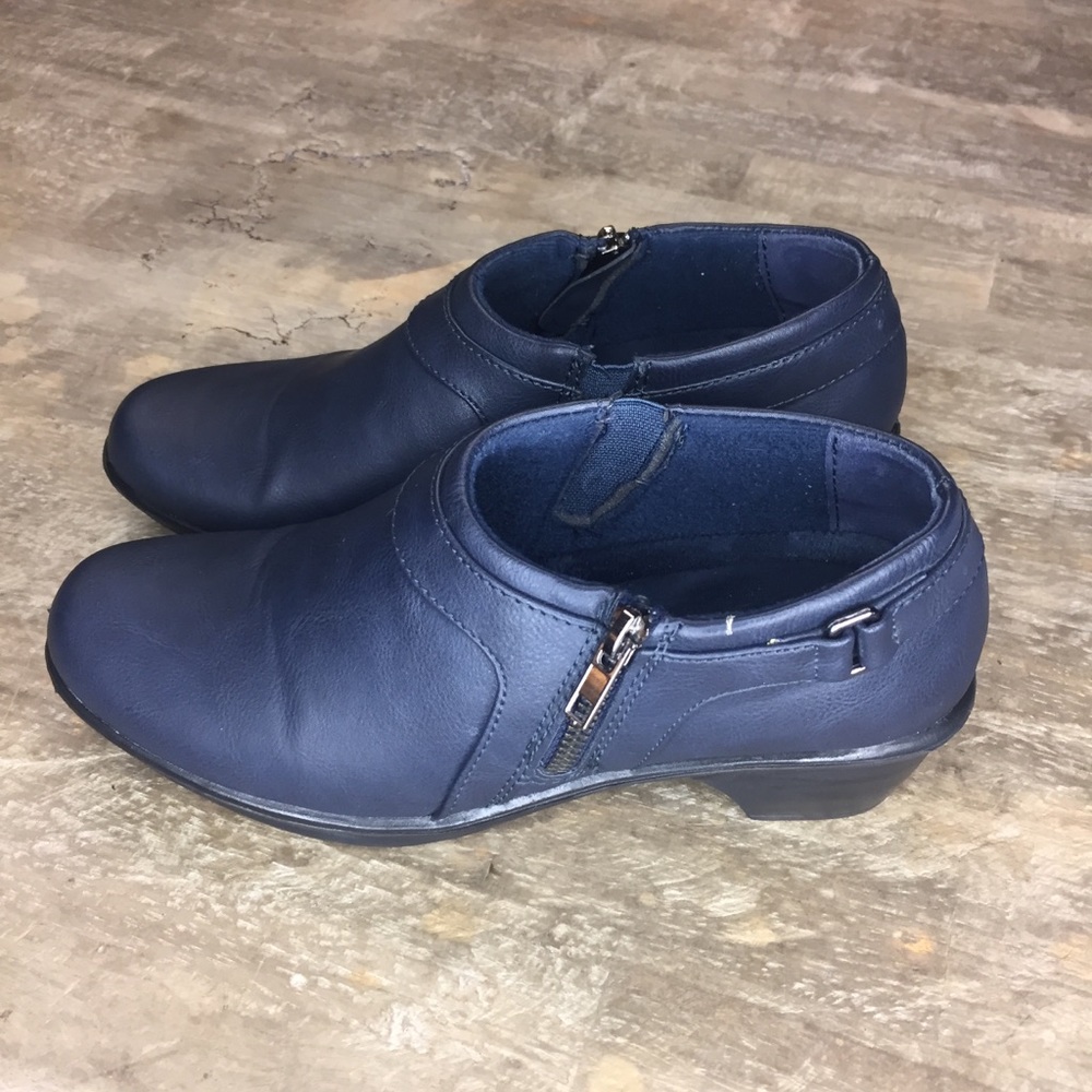 Easy Street Size 7 Blue Comfort Wave Blue Booties